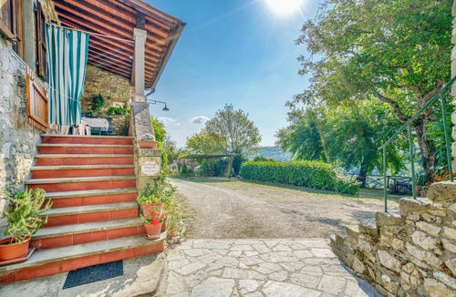 Porrena Apartment | Stunning apartment in Poppi AR with WiFi