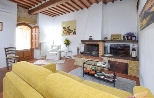 Monticchiello Apartment | Stunning Apartment In Monticchiello With Wifi