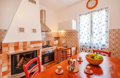 Borzonasca House | Stunning home in Borzonasca with WiFi