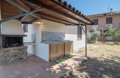 Otricoli House | Stunning home in Otricoli with private swimming pool, can be inside or outside