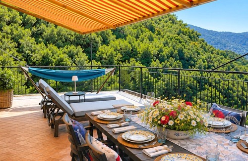 Teriasca House | Stunning home in Sori with WiFi