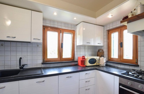 San Lorenzo della Costa House | Stunning home in San Lorenzo della Cost with house a panoramic view