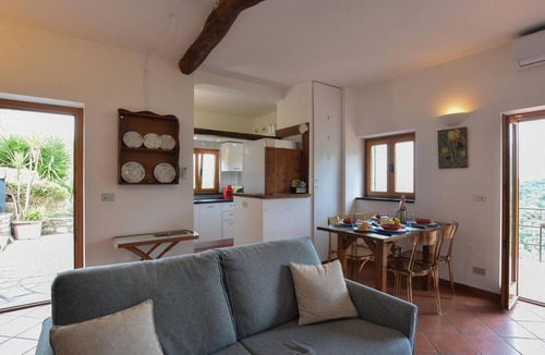 San Lorenzo della Costa House | Stunning home in San Lorenzo della Cost with house a panoramic view
