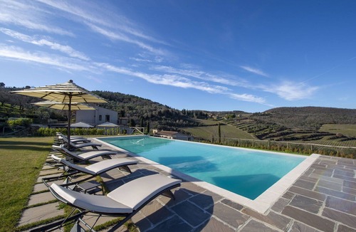 Panzano in Chianti Villa | Stunning private villa with private pool, WIFI, hot tub, A/C, TV, patio, close to Greve In Chianti