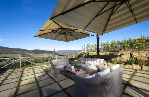 Panzano in Chianti Villa | Stunning private villa with private pool, WIFI, hot tub, A/C, TV, patio, close to Greve In Chianti