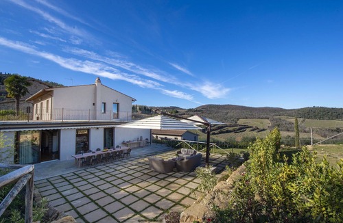 Panzano in Chianti Villa | Stunning private villa with private pool, WIFI, hot tub, A/C, TV, patio, close to Greve In Chianti