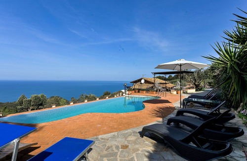 Monte Argentario Villa | Stunning private villa for 8 guests with WIFI, private pool, TV and patio