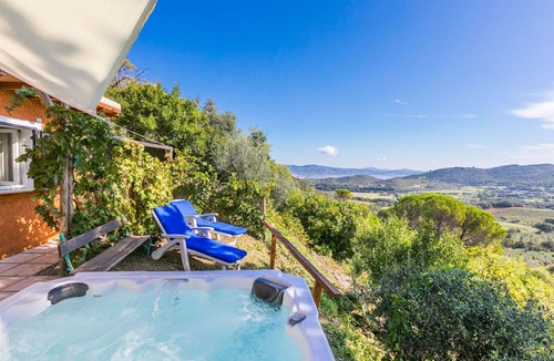 Monte Argentario House | Stunning private villa for 6 people with hot tub, WIFI, A/C, TV, patio and pets allowed
