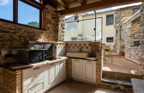 Prela House | Stunning private villa with private pool, WIFI, TV, terrace, pets allowed and panoramic view