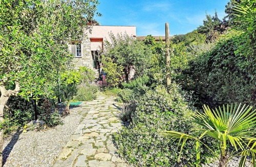 Prela House | Stunning private villa for 6 guests with WIFI, pool, TV, terrace and pets allowed