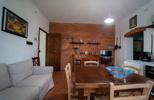 Terranuova Bracciolini Villa | Stunning private villa for 11 people with private pool, WIFI, TV, pets allowed and panoramic view