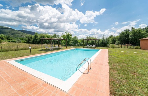 Terranuova Bracciolini Villa | Stunning private villa for 11 people with private pool, WIFI, TV, pets allowed and panoramic view