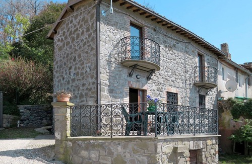 Montefiascone House | Stunning private villa for 4 guests with WIFI, TV, patio and pets allowed