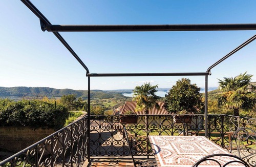 Montefiascone House | Stunning private villa for 4 guests with WIFI, TV, patio and pets allowed