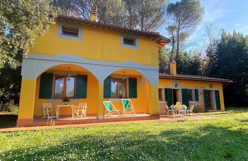 Montescudaio House | Stunning private villa for 4 people with WIFI, pets allowed and panoramic view