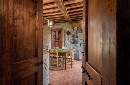 Cortona Villa | Stunning private villa for 14 people with private pool, WIFI, patio, pets allowed and panoramic .