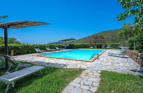 Cortona Villa | Stunning private villa for 14 people with private pool, WIFI, patio, pets allowed and panoramic .