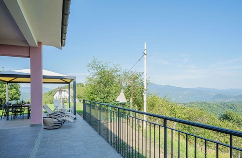 Maissana House | Stunning private villa for 6 guests with WIFI, A/C, TV and terrace