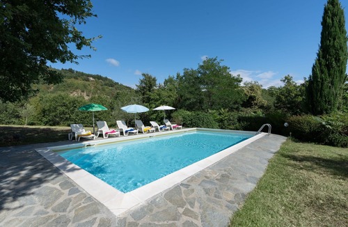 Dicomano Villa | Stunning private villa for 8 people with WIFI, private pool, hot tub, TV and panoramic view