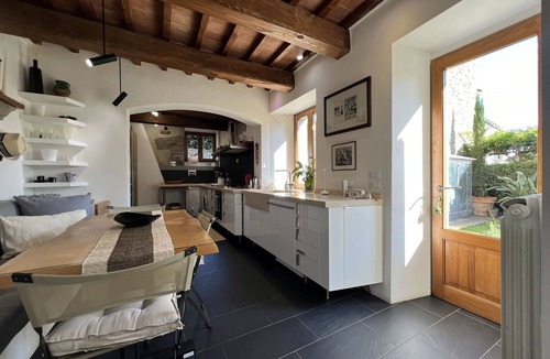Cortona Old Town House | Stunning private villa for 4 guests with A/C, WIFI