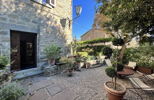 Cortona Old Town House | Stunning private villa for 4 guests with A/C, WIFI