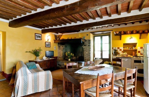Cortona Villa | Stunning private villa with WIFI, private pool, TV, terrace, pets allowed and panoramic view