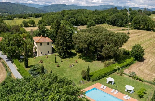 Porrena Villa | Stunning private villa with private pool, WIFI, TV, patio, pets allowed and panoramic view