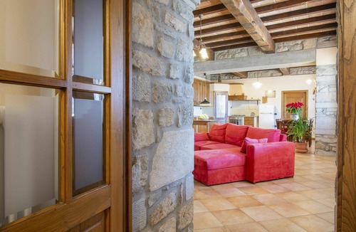 Caprignana Villa | Stunning villa for 8 guests with WIFI, private pool, TV and patio
