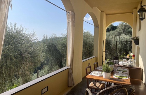 Valloria House | Stunning villa for 4 guests with terrace