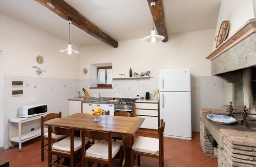 Subbiano Villa | Stunning villa with WIFI, private pool, hot tub, A/C, TV, patio, panoramic view, close to Arezzo