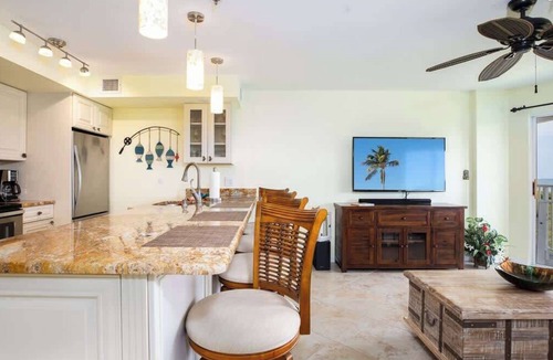 Tavernier Condo | Stunning Waterfront Condo with Double Balconies
