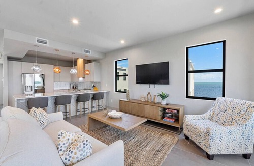 Paradise Point House | Stylish Oceanview Kayak Getaway w/Pool & Hot Tub!