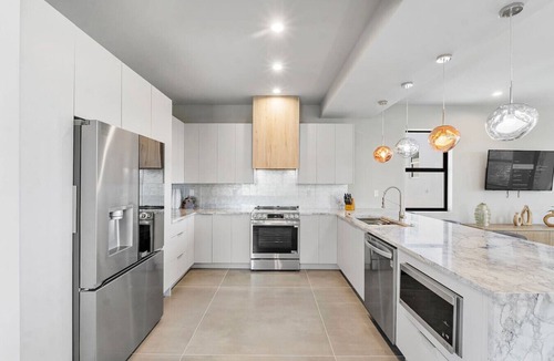 Paradise Point House | Stylish Oceanview Kayak Getaway w/Pool & Hot Tub!