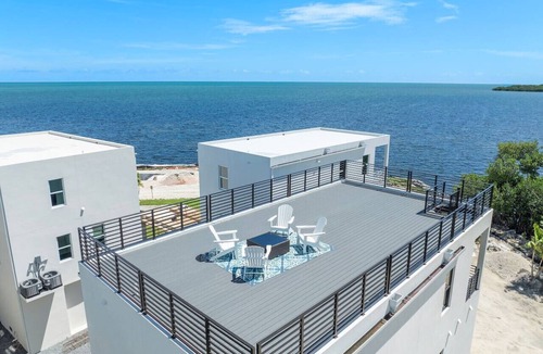 Monroe County House | Stylish Oceanview Kayak Getaway w/Pool & Hot Tub!