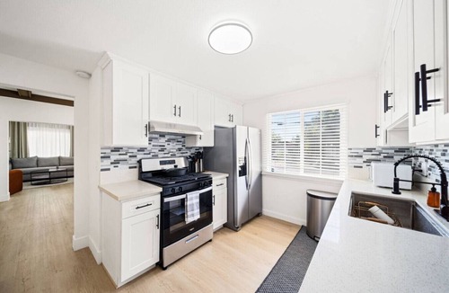 Alhambra House | Stylish Two Bedroom home for your stay!
