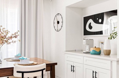 Alhambra House | Stylish Two Bedroom home for your stay!