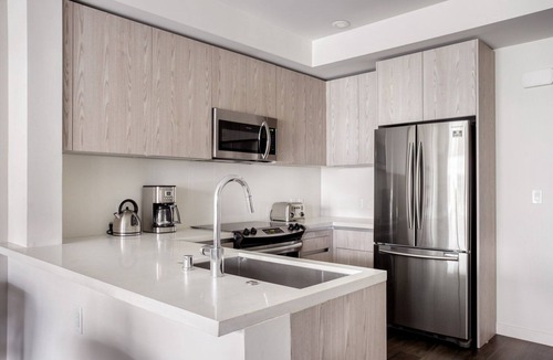 West Los Angeles Apartment | Stylish West LA 1BR w/Pool, Gym & BBQ, nr Restaurants, by Blueground