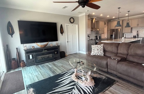 Sugarloaf Shores House | Sugarloaf Key - Beautiful 3-bedroom house on a canal with a boat lift!