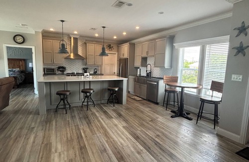 Sugarloaf Shores House | Sugarloaf Key - Beautiful 3-bedroom house on a canal with a boat lift!