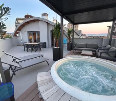 Terni Apartment | Suite Panoramic Attico con Jacuzzi Privata