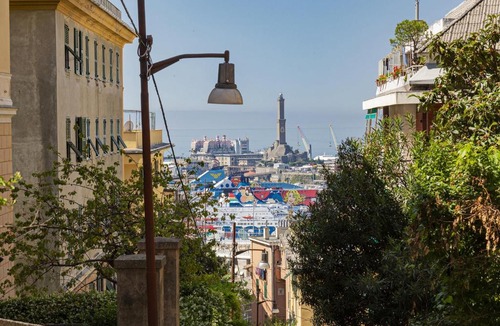 Lagaccio Apartment | Sunny apartment over the harbor