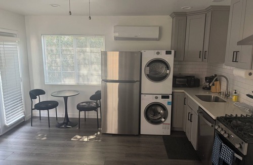 Bixby North Apartment | Sunny, Cozy, Bixby Knolls Studio with W/D in Unit