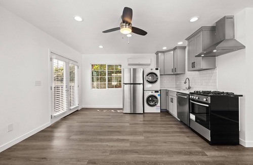 Bixby North Apartment | Sunny, Cozy, Bixby Knolls Studio with W/D in Unit