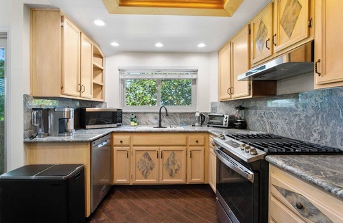 Valle Lindo House | Sunny Cul-de-Sac Retreat! Spacious 1st Floor Master, Flexible Lease #41910