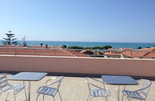 Castiglione della Pescaia Apartment | Sunny apartment at 200 meters from the beach in Castiglione della Pescaia