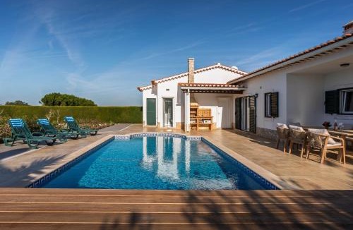 Aljezur Villa | Sunny Ocean Villa with pool near Monte Clérigo beach