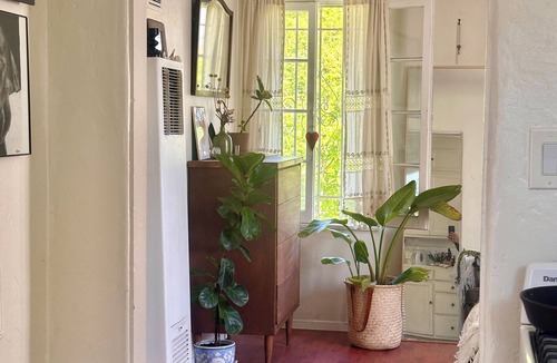 Mid-City Apartment | SUNNY SANTA MONICA GARDEN DUPLEX W ALLEYWAY ENTRANCE + PATIO