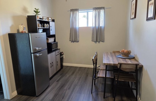 Gardena House | Sunny SoCal Guesthouse w/Private Entry + Parking + Washer/Dryer