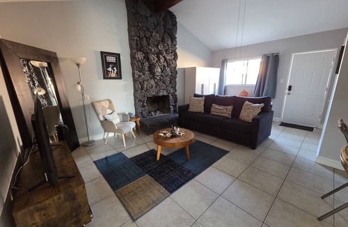 Gardena House | Sunny SoCal Guesthouse w/Private Entry + Parking + Washer/Dryer