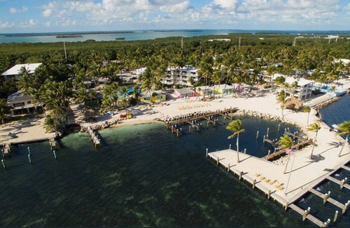 Islamorada Villa | Sunny Vacay! 2 Garden View Units w/ Kitchenette, Outdoor Pool, Free Parking!